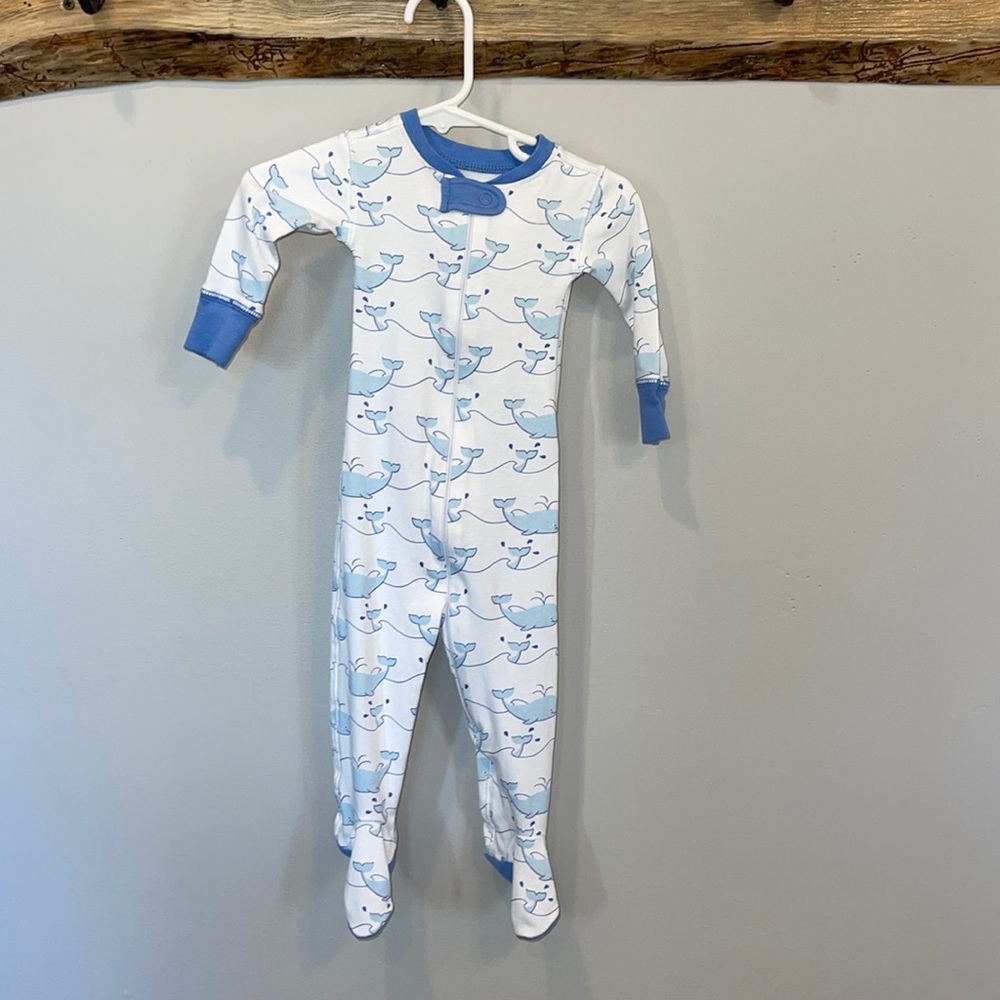 The Beaufort Bonnet Company Knox’s Night Night Blue Whales 6-12 months NWOT
